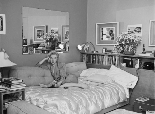 marilyn monroe reading in her bedroom, 1951 « collage your world