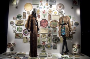 Club Monaco's diamond-shaped display of old porcelain plates... I’ll be lingering longer in the ceramics section of the next antique fair I visit! (Photo from The Visual Beat Blog ... see link below)